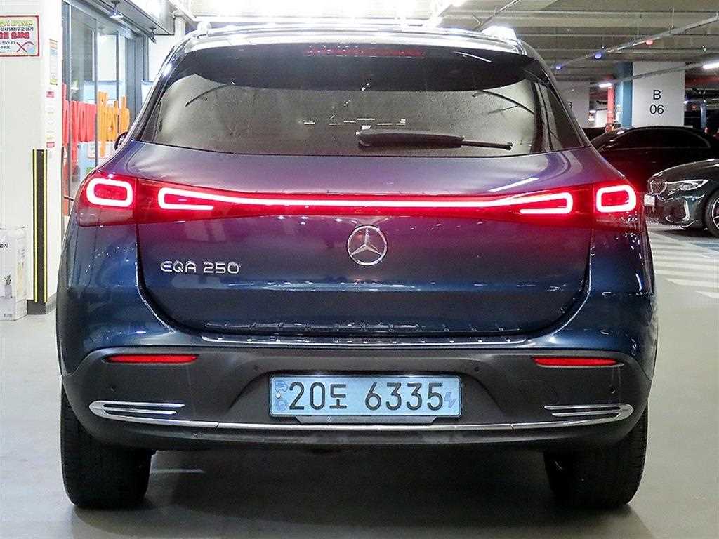 Mercedes Benz EQA - Vista 5
