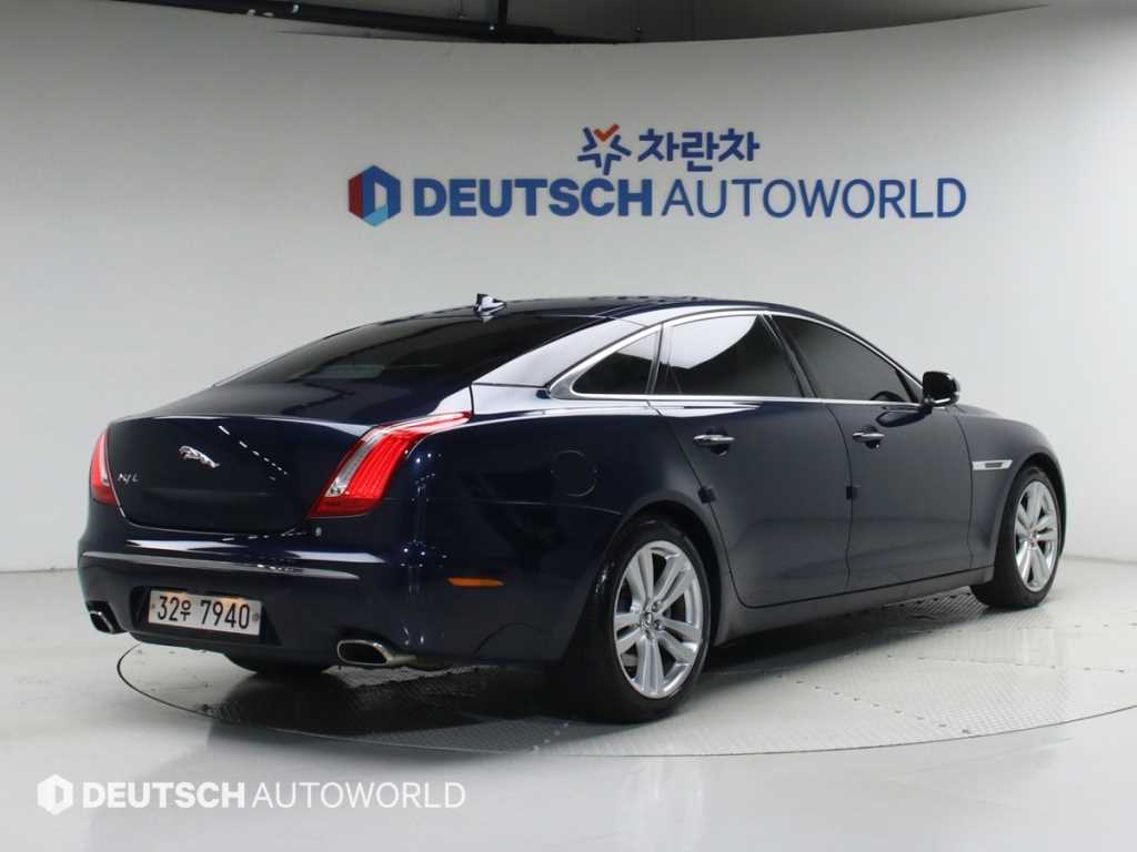재규어 XJ 3.0 SC 프리미엄 럭셔리 LWB 사진 2/20