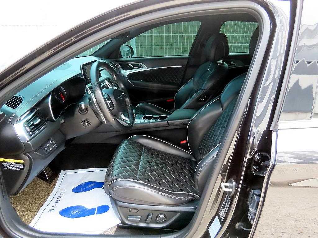 Genesis G70 - Vista 5