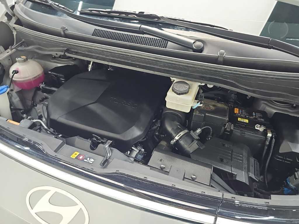 HYUNDAI Staria - Vista 5