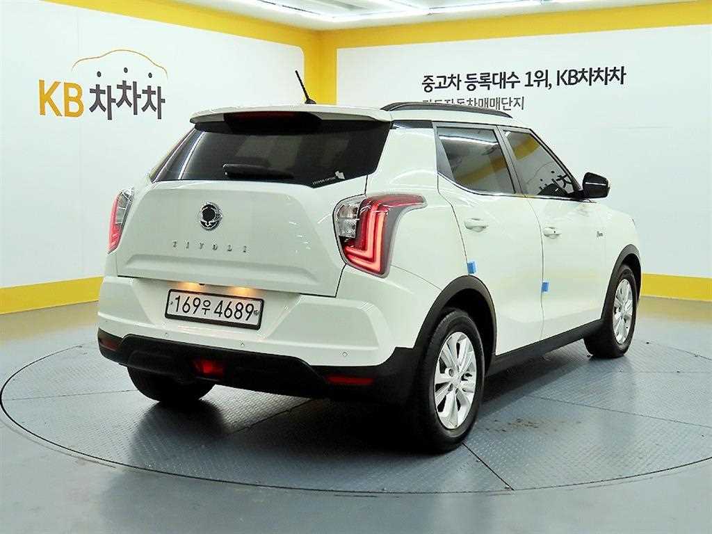 Ssangyong Tivoli - Vista 4