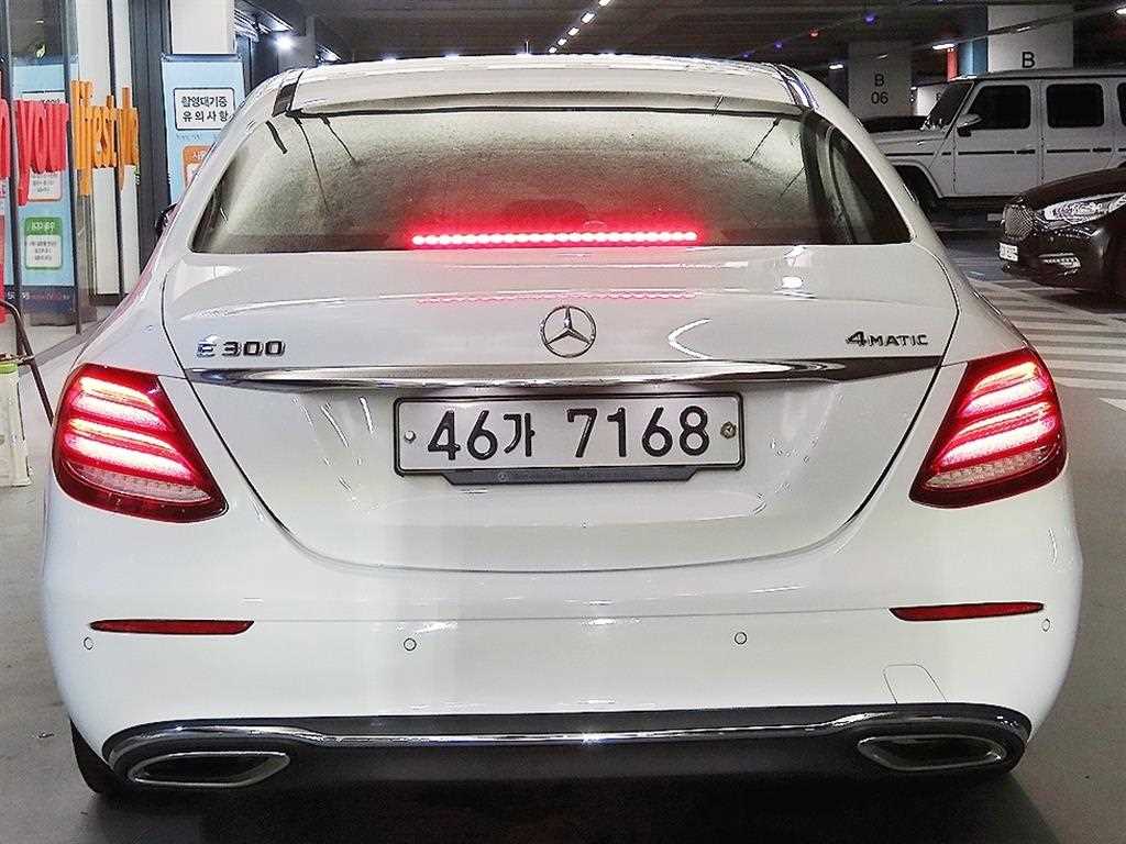 Mercedes Benz E class - Vista 5