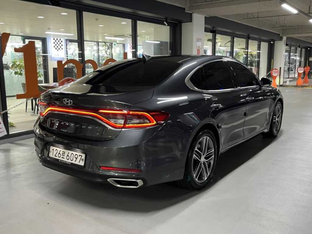 HYUNDAI Grandeur - Vista 4