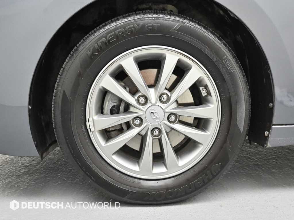 HYUNDAI Avante - Vista 5