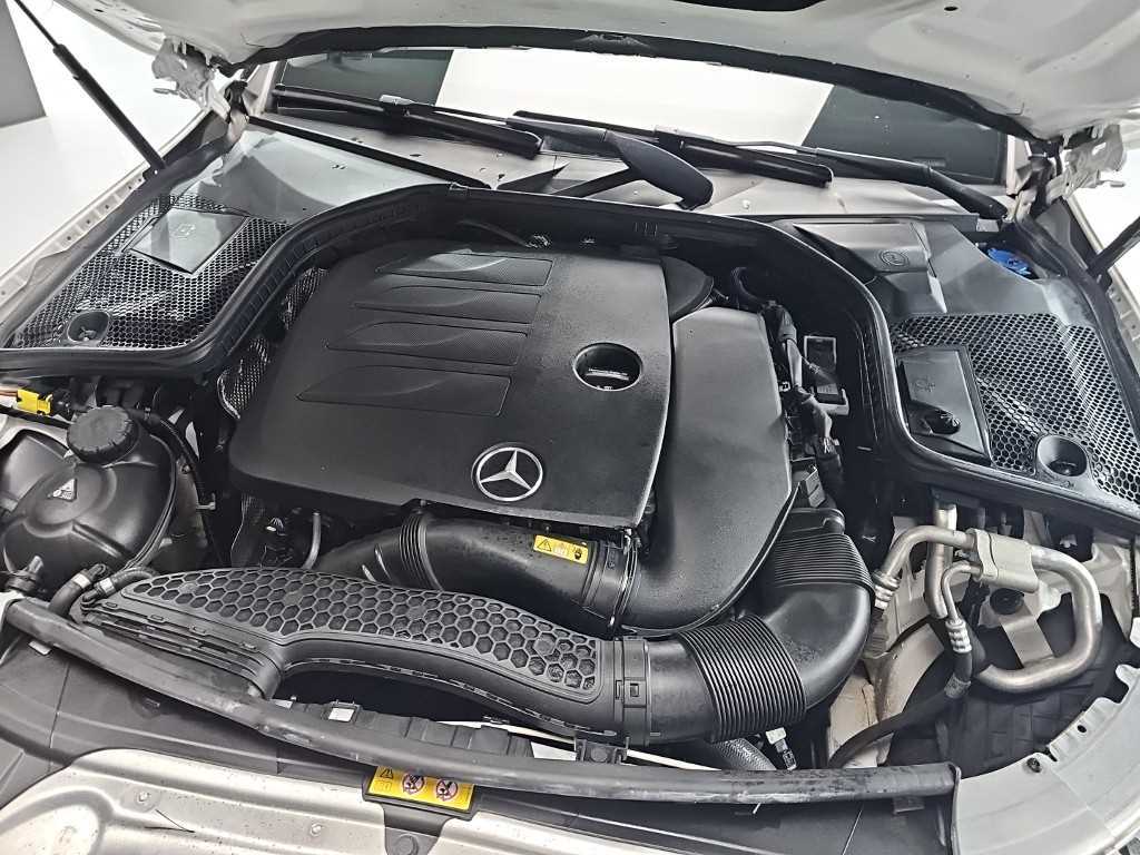 Mercedes Benz C Class - Vista 5