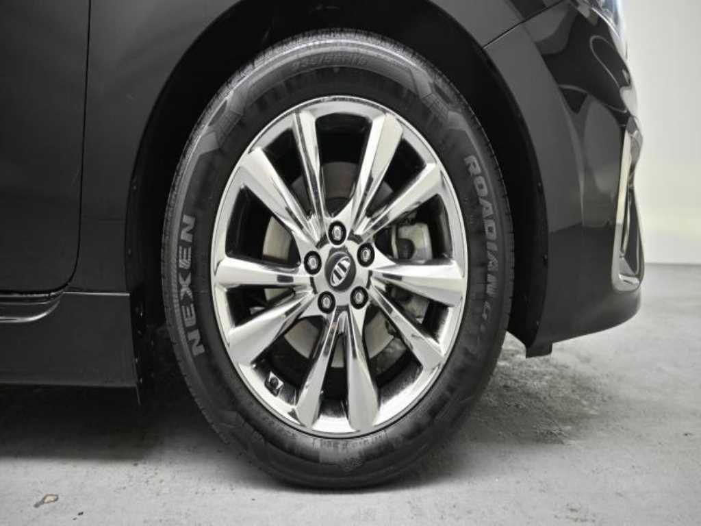 KIA Carnival - Vista 5
