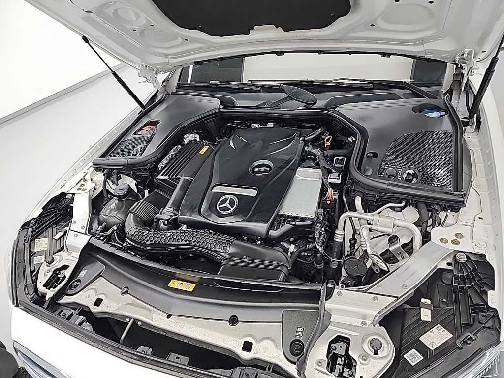 Mercedes Benz E class - Vista 5