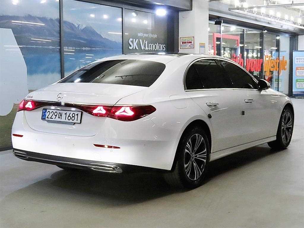 Mercedes Benz E class - Vista 5
