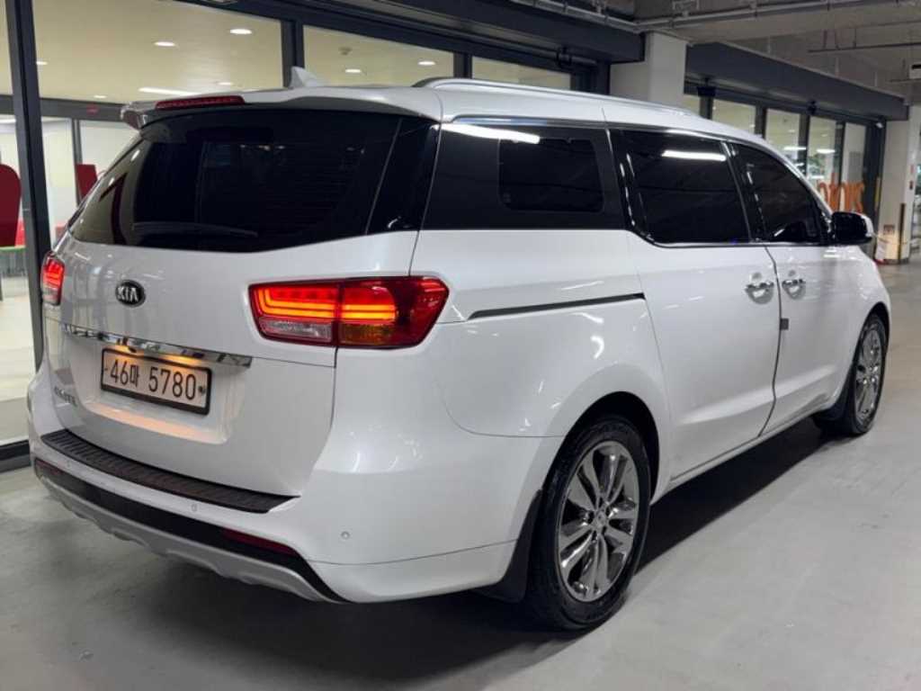KIA Carnival - Vista 4