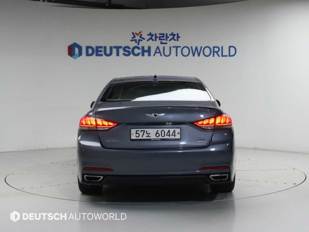 HYUNDAI Genesis - Vista 4
