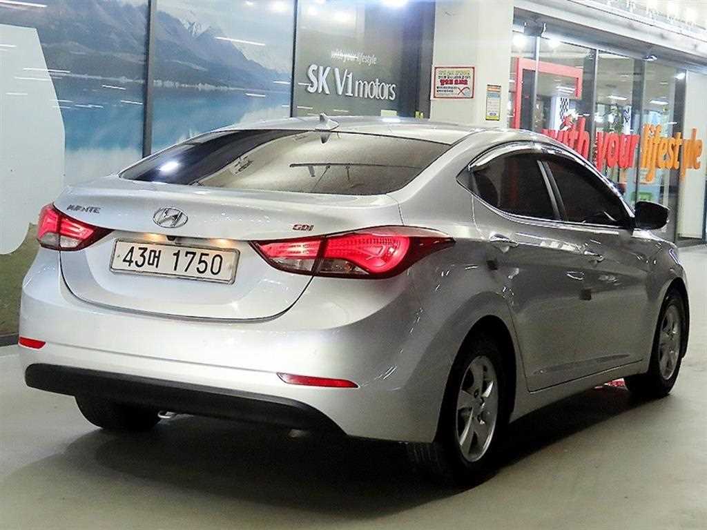 HYUNDAI Avante - Vista 4