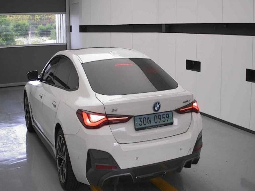 BMW i4 - Vista 4