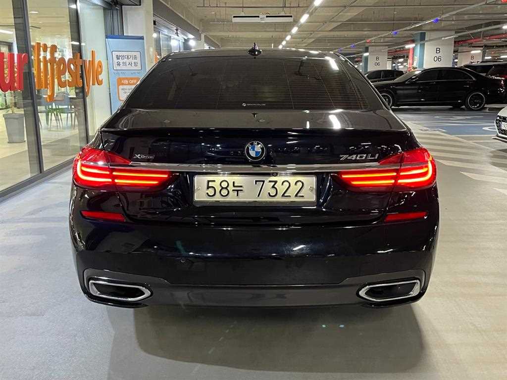 BMW 7 Series - Vista 5