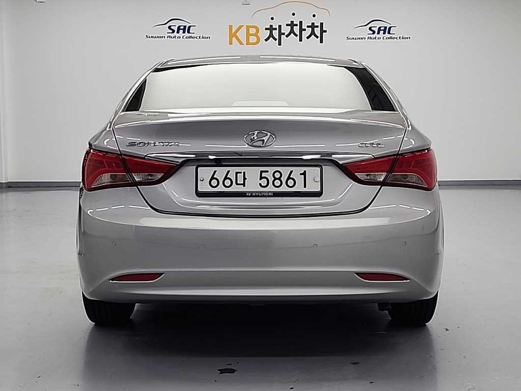 HYUNDAI Sonata - Vista 4