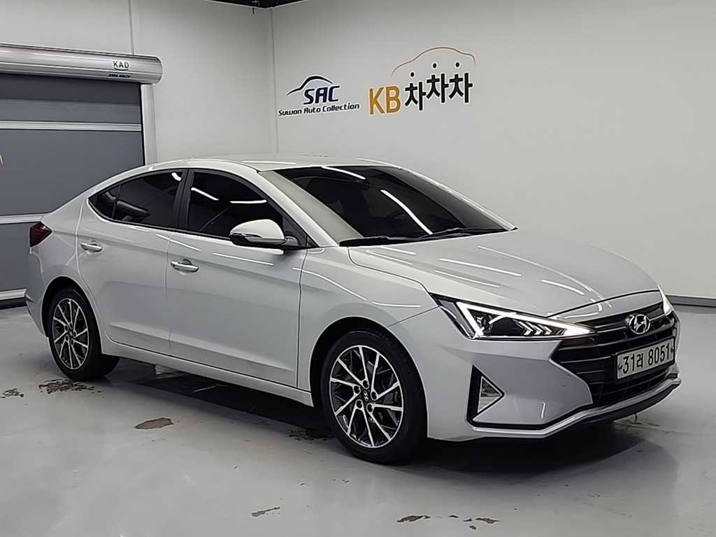 HYUNDAI Avante - Vista 4