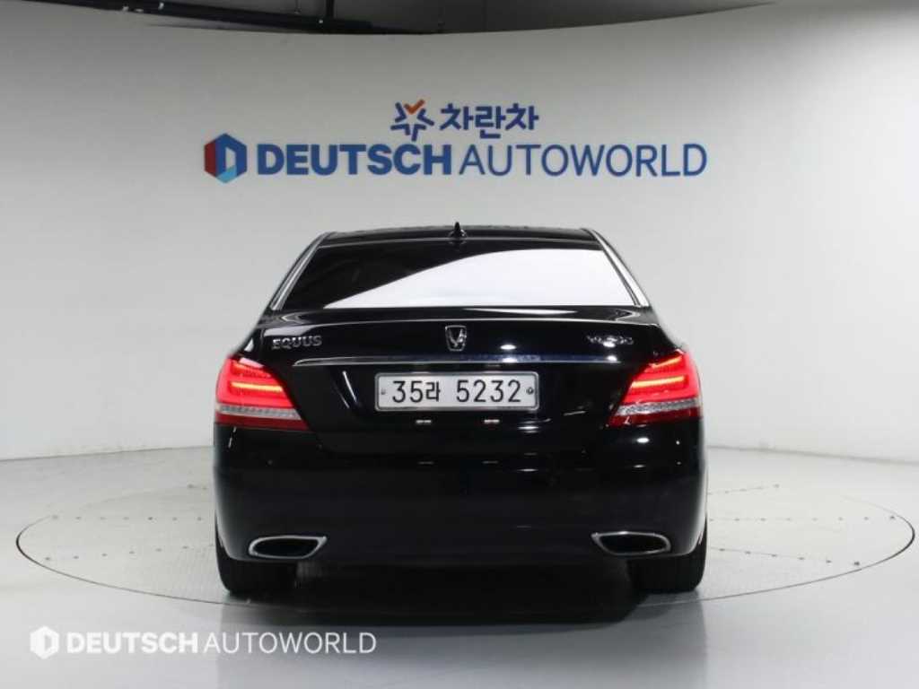 HYUNDAI Equus - Vista 4