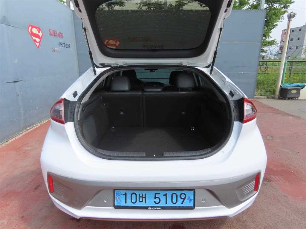 HYUNDAI Ioniq - Vista 5