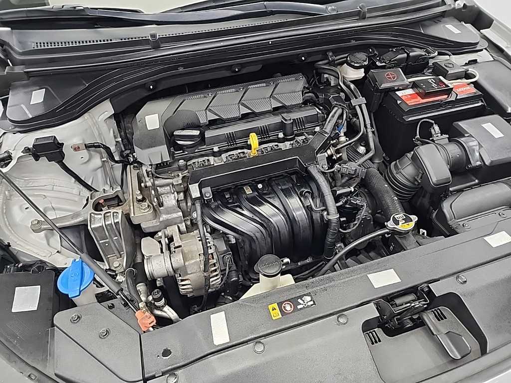HYUNDAI Avante - Vista 5