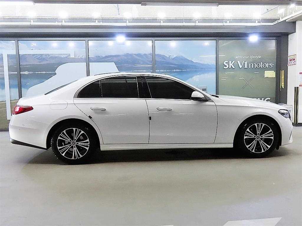 Mercedes Benz E class - Vista 4
