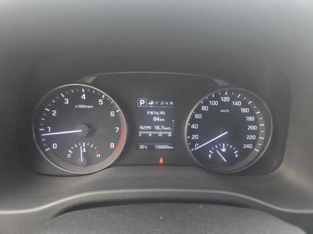 HYUNDAI Avante - Vista 5