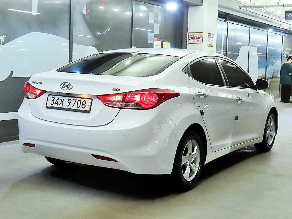 HYUNDAI Avante - Vista 4