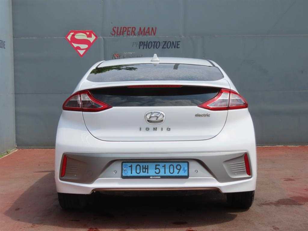 HYUNDAI Ioniq - Vista 4