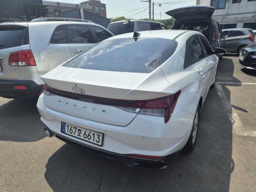 HYUNDAI Avante - Vista 5