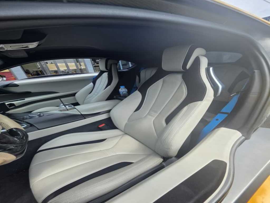 BMW i8 - Vista 4