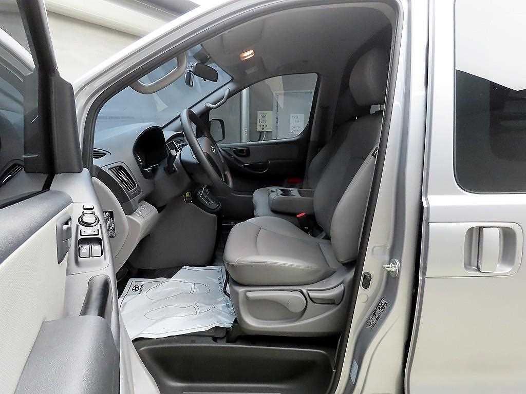 HYUNDAI Starex - Vista 5