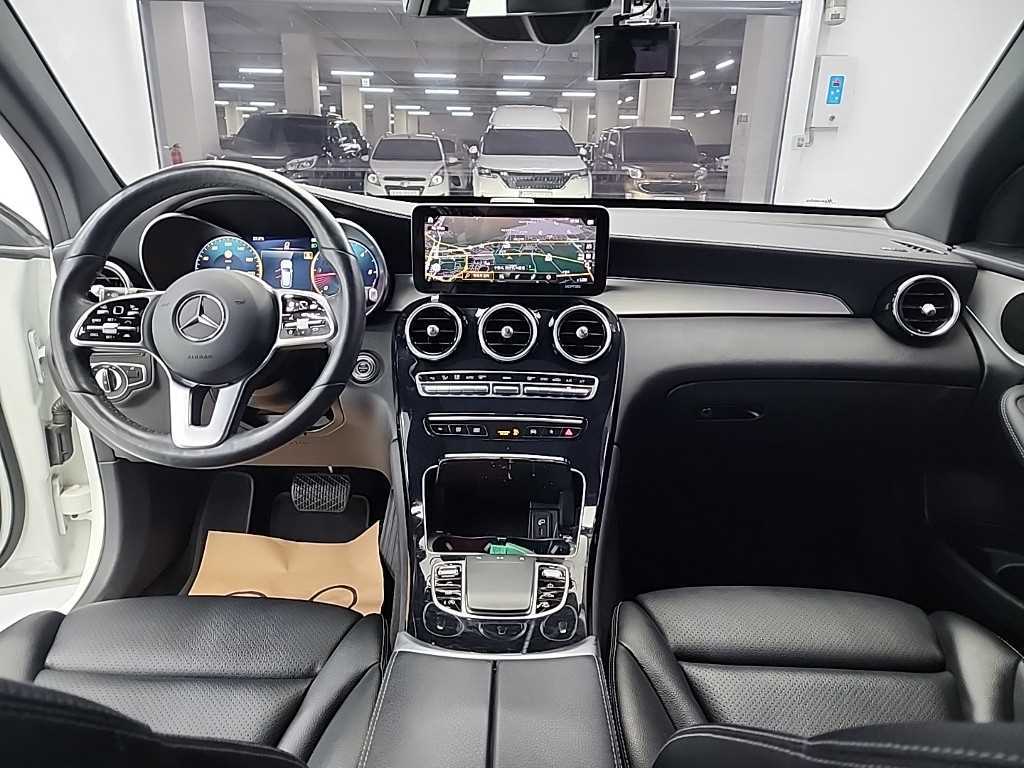 Mercedes Benz GLC Class - Vista 5