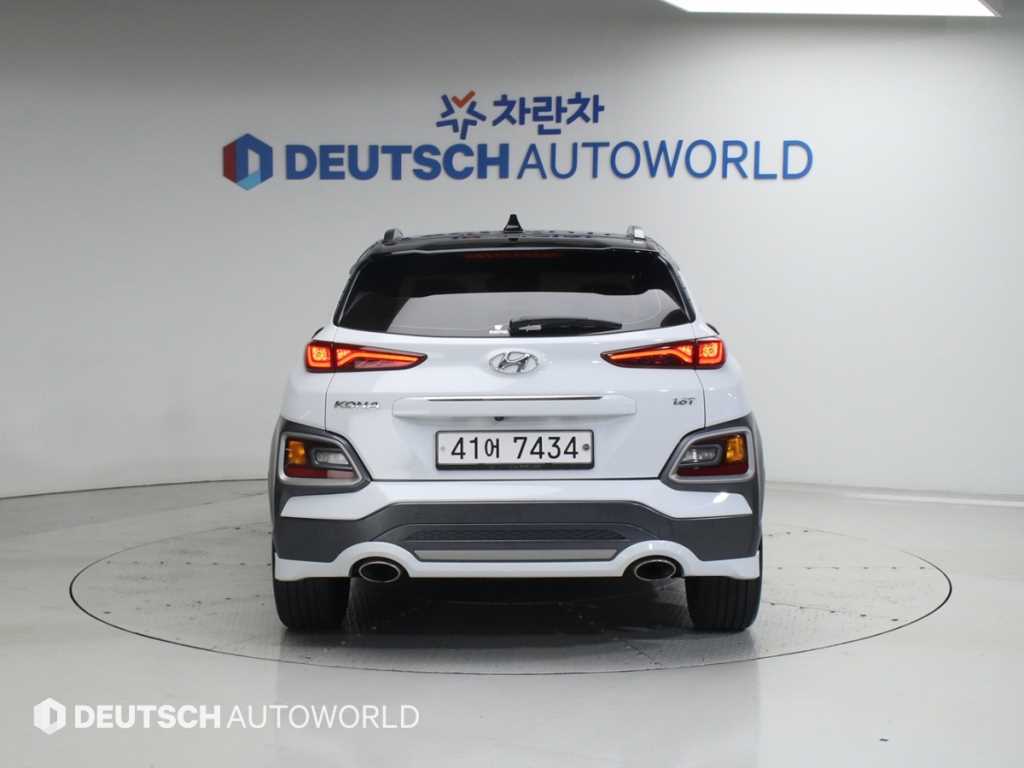 HYUNDAI Kona - Vista 4