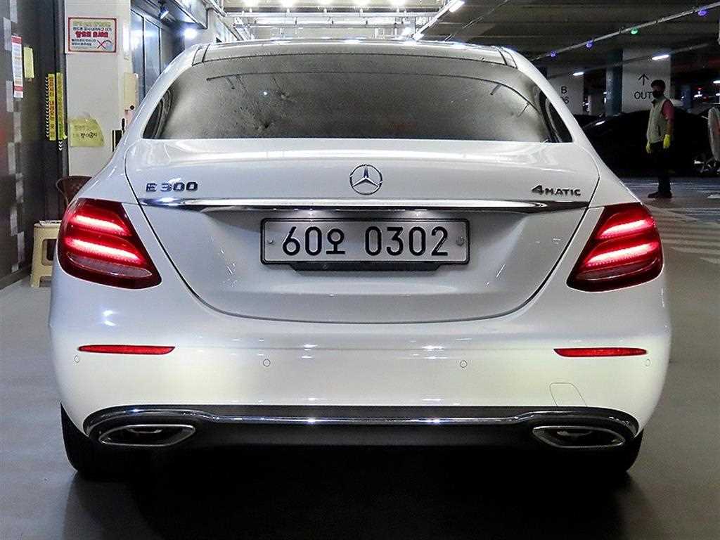 Mercedes Benz E class - Vista 5