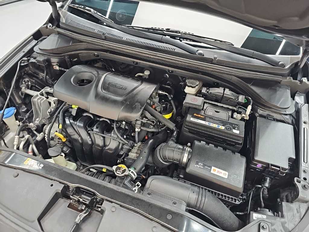 HYUNDAI Avante - Vista 5