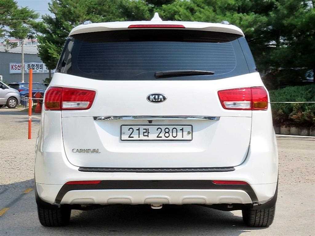 KIA Carnival - Vista 4