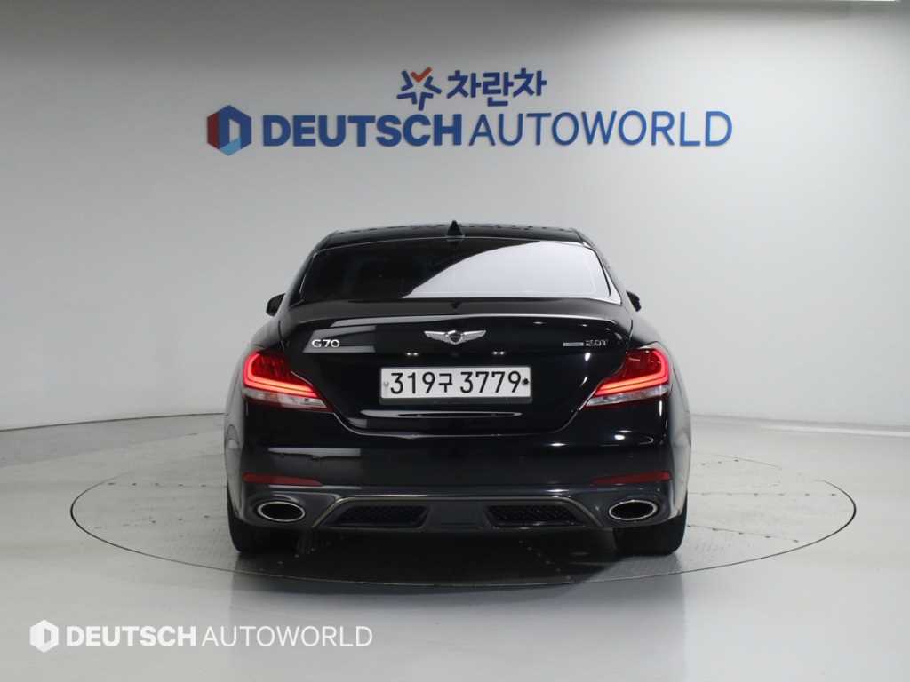 Genesis G70 - Vista 4
