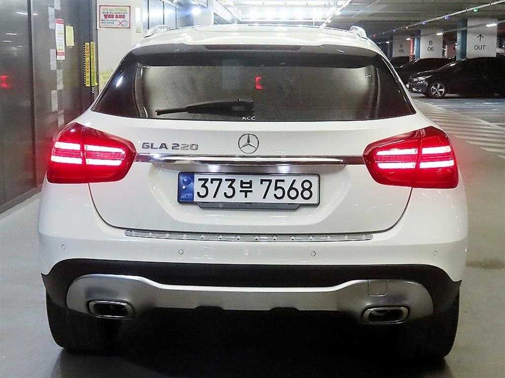 Mercedes Benz GLA Class - Vista 5