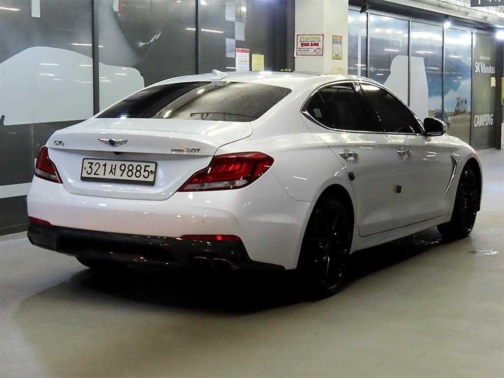 Genesis G70 - Vista 4