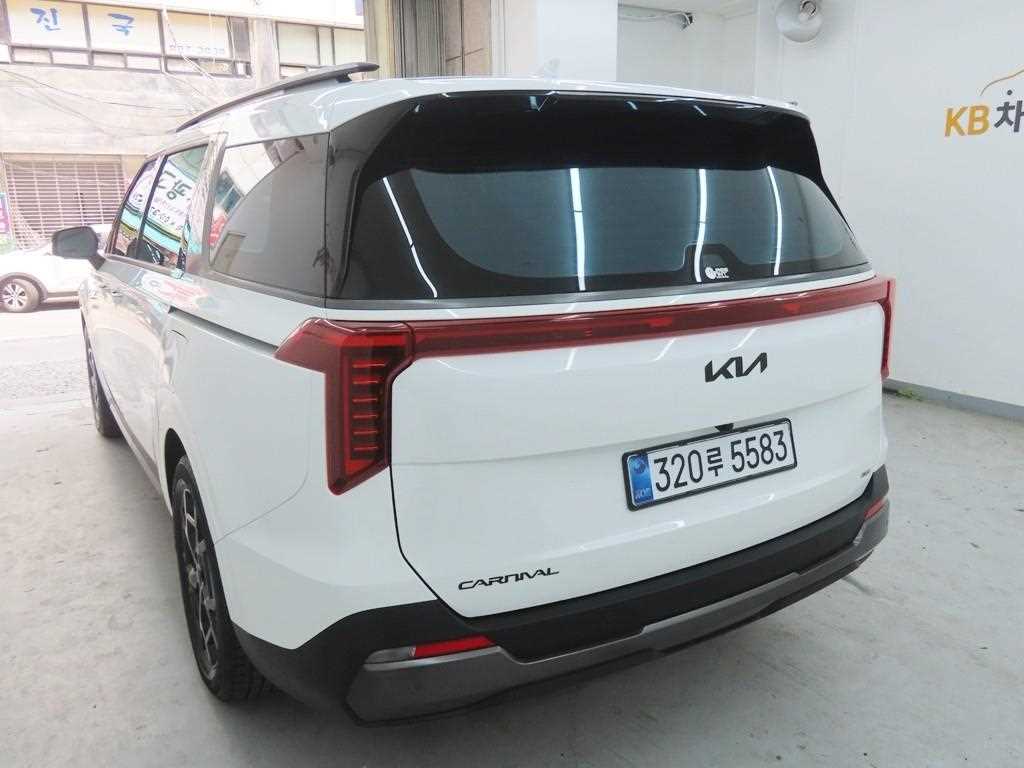 KIA Carnival - Vista 4