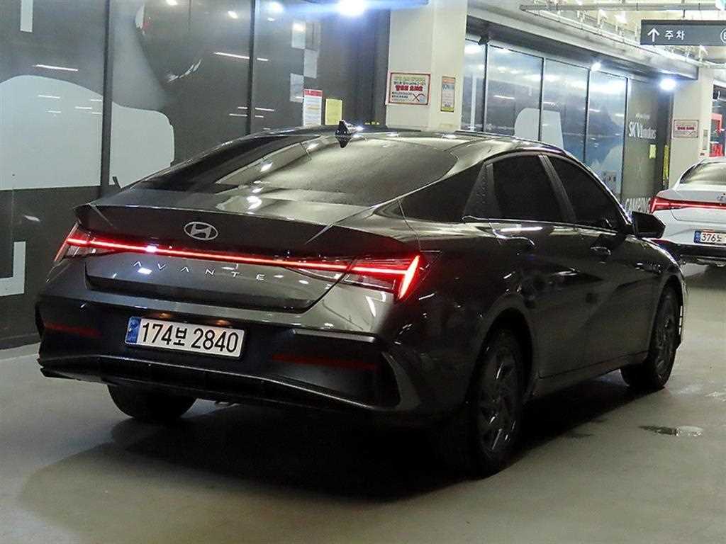 HYUNDAI Avante - Vista 4