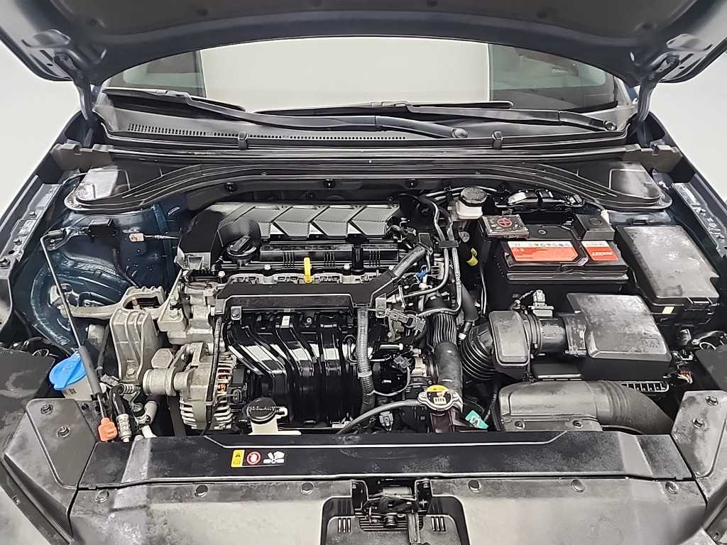 HYUNDAI Avante - Vista 5