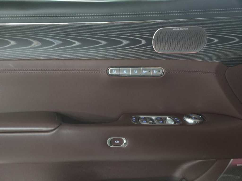 Genesis G90 - Vista 5