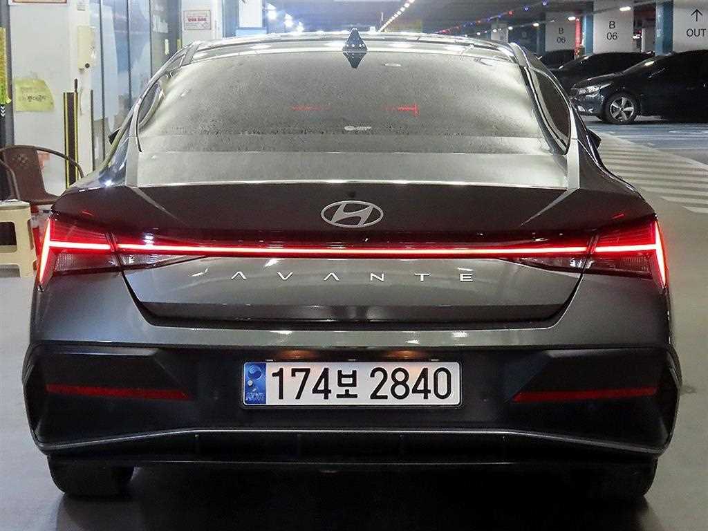HYUNDAI Avante - Vista 5