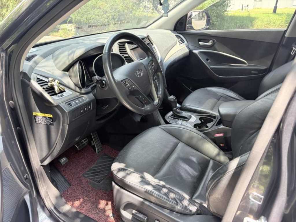 HYUNDAI Maxcruz - Vista 5