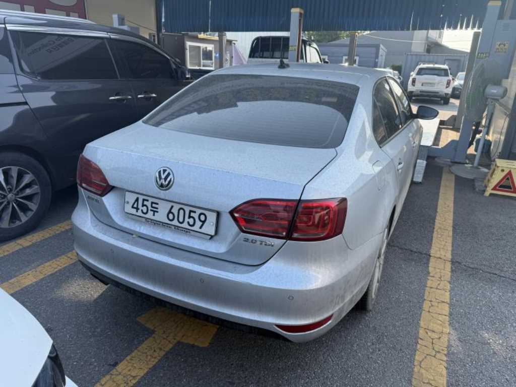 Volkswagen Jetta - Vista 4
