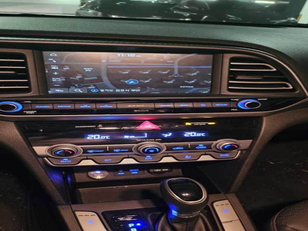 HYUNDAI Avante - Vista 5