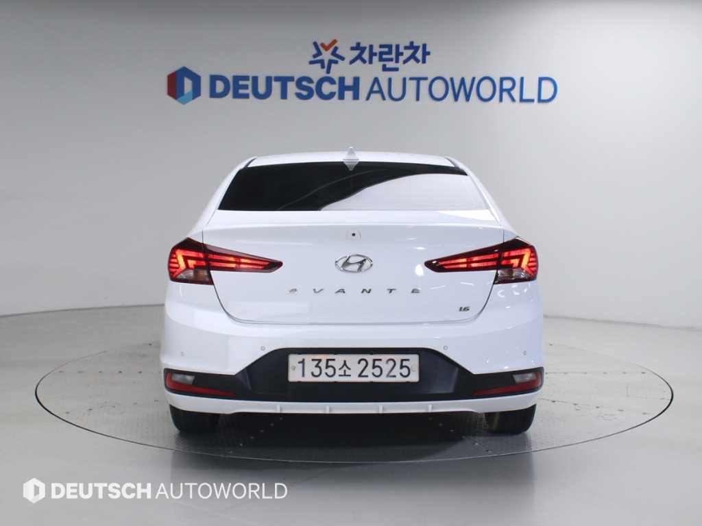 HYUNDAI Avante - Vista 4