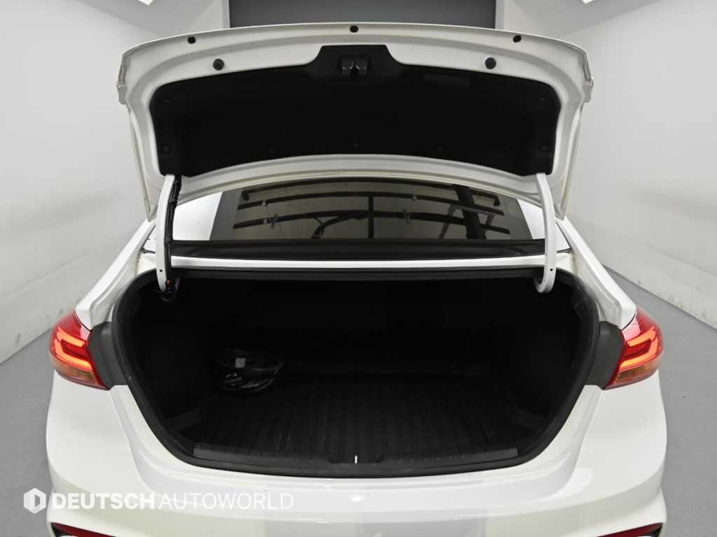 HYUNDAI Avante - Vista 5
