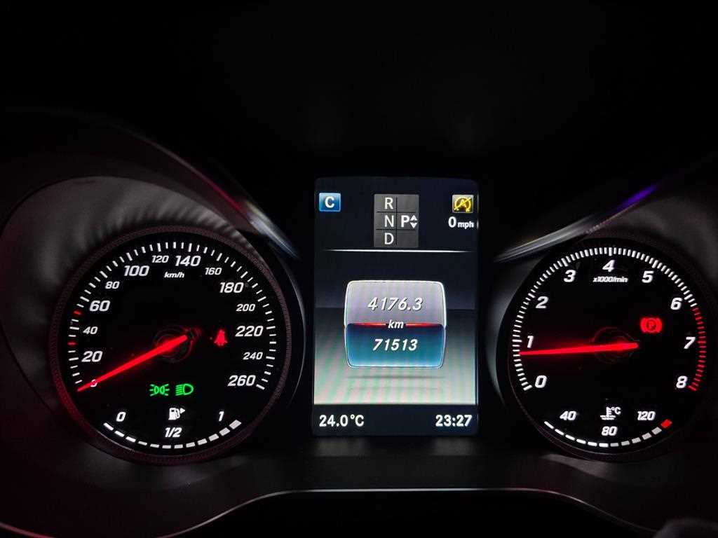 Mercedes Benz C Class - Vista 4