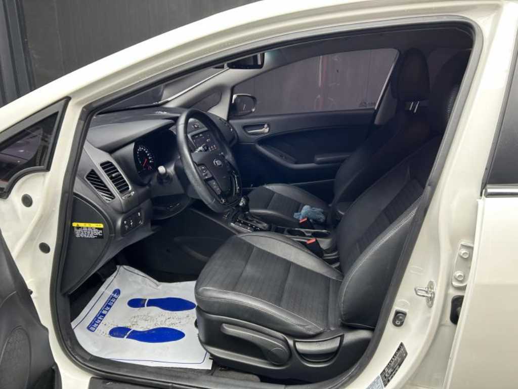 KIA K3 - Vista 5