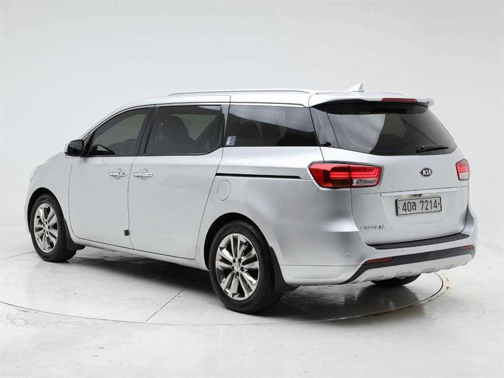 KIA Carnival - Vista 4